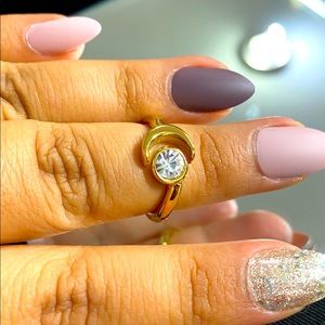 Anillo. Estilo luna (rings)